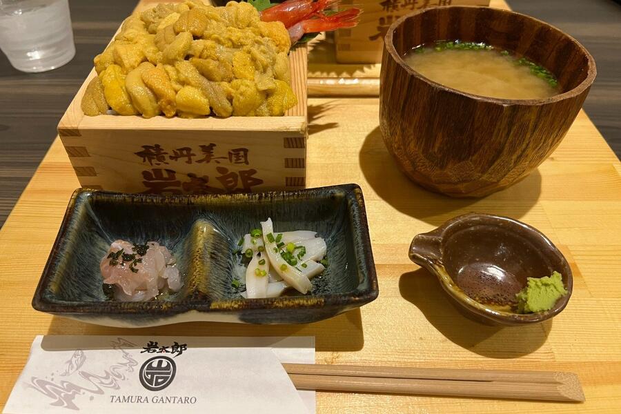 ウニ丼を食べに…
