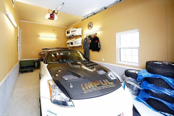 インナーガレージのある家をインテリアで遊んで個性的な空間に