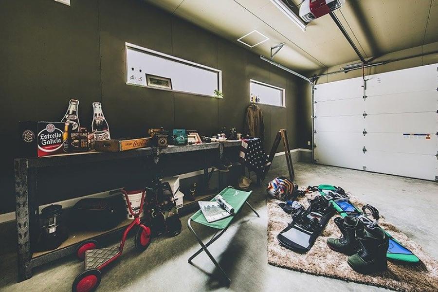 ガレージに窓はいらない？ガレージをつくるポイントや事例もご紹介