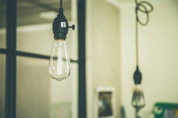 アメカジ工務店の仕様：照明・カーテン